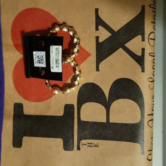 Earings - Picture 8 of 8